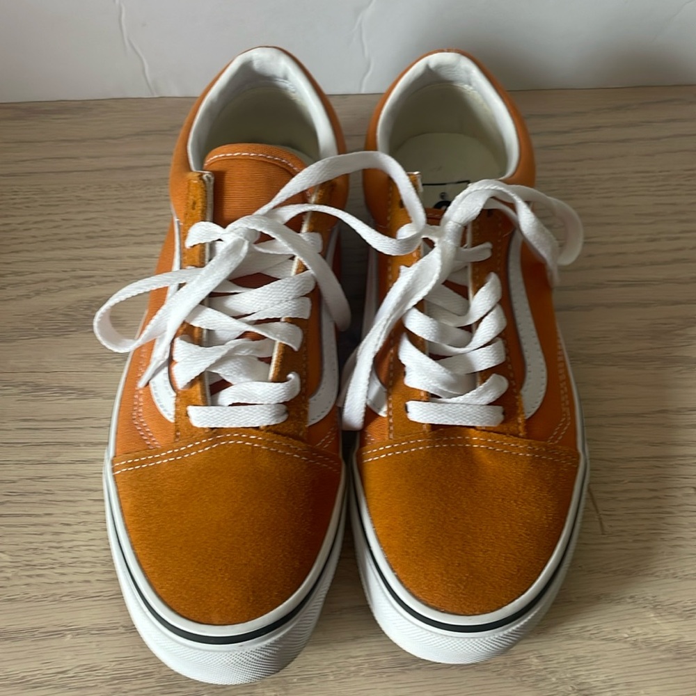 Orange vans Size 7 in womens, 5.5 in men’s. Suede and canvas